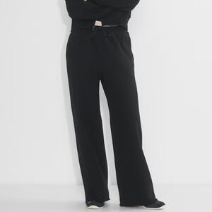 Aritzia Cozy Sweatfleece Mega Flutter Sweatpants size Small in Black